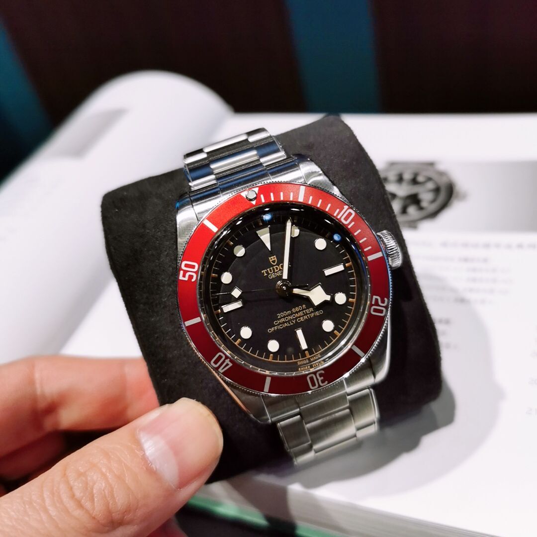 帝舵碧湾系列机械男表小黑花79230n